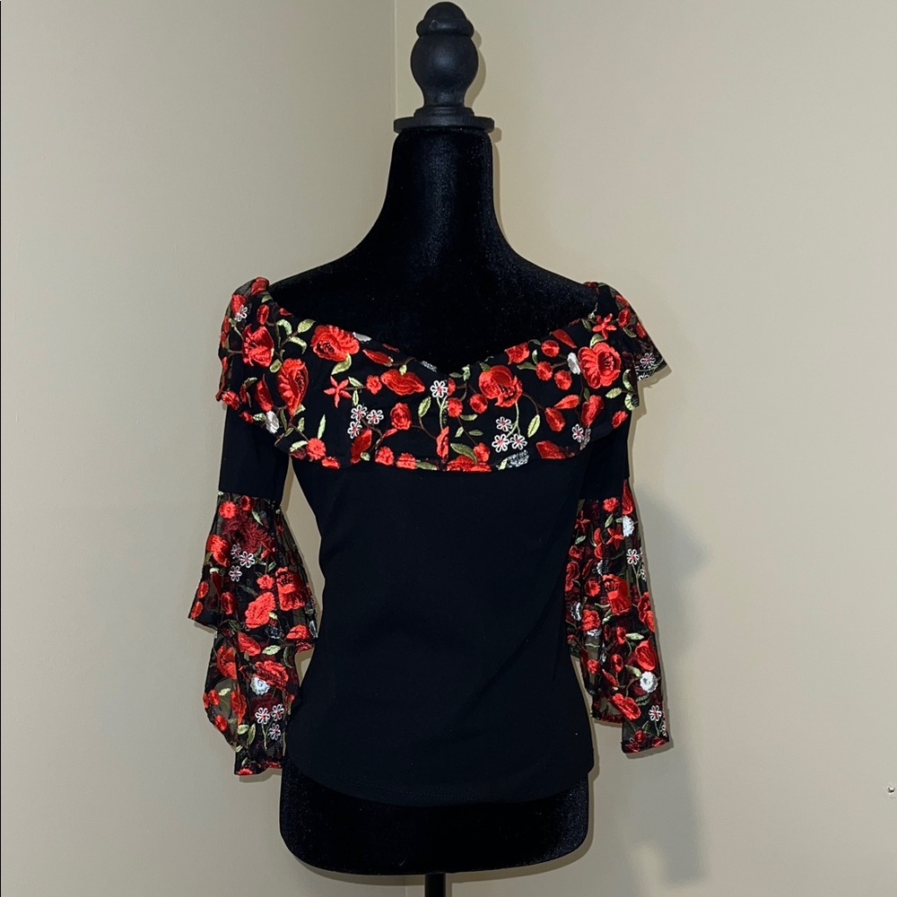 WOMENS EMBROIDERED TOP